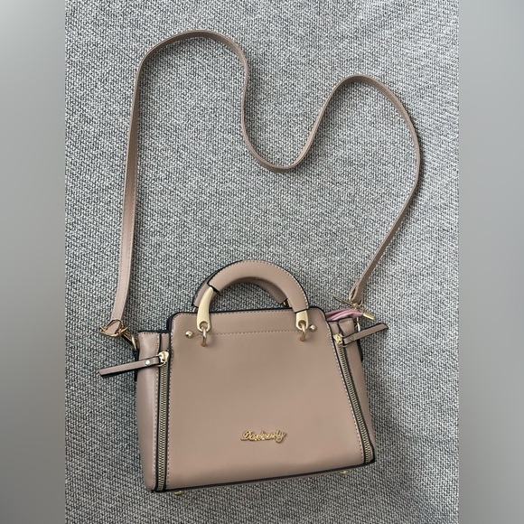 Chic Pink and Gold Satchel with Structured Design - Picture 4 of 16